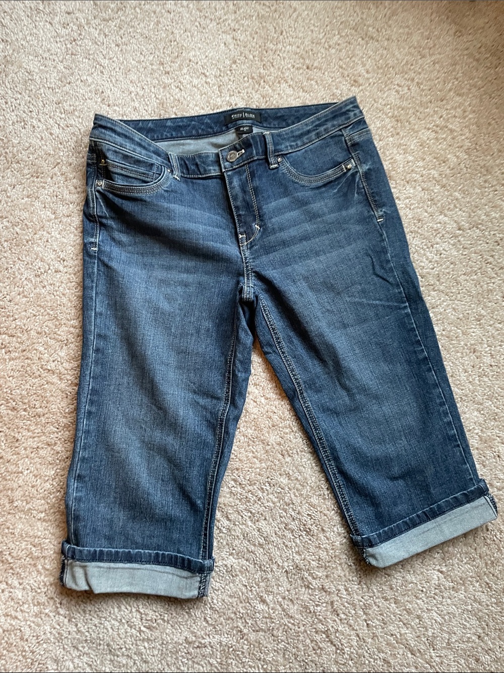 White House Black Market medium washCropped Jeans